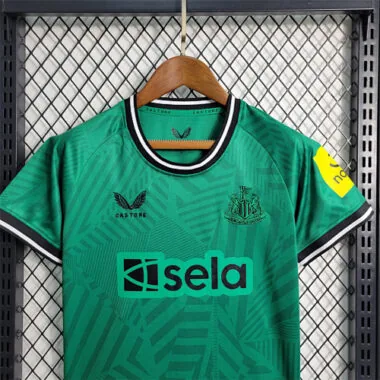 23-24 kids Newcastle away size 16-28