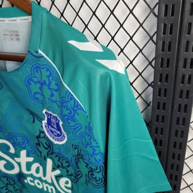 Camisolas de futebol Everton Hummel Edição Limitada 23-24, modelo Shamrock pré-jogo