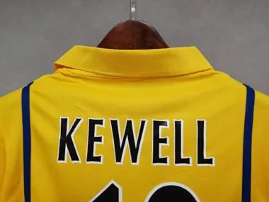 00-01 Leeds United, divisa da trasferta gialla