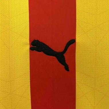 Equipación de fútbol para local de Lens, temporada 24-25