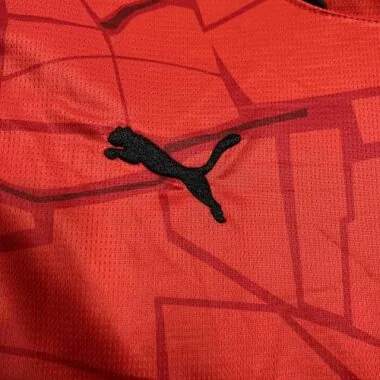 Equipamento de futebol do Rennes para jogos em casa, 24-25