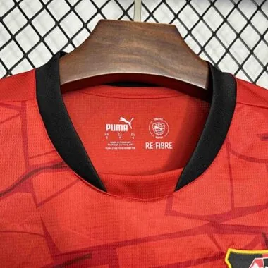 Equipamento de futebol do Rennes para jogos em casa, 24-25
