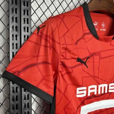 Equipamento de futebol do Rennes para jogos em casa, 24-25
