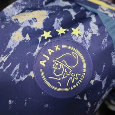24–25 Ajax Auswärtstrikot, Spielerausführung