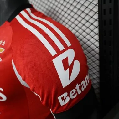 25-26 Divisa da calcio Benfica, versione per giocatori, da casa