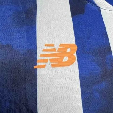 Equipamento de futebol do Porto para jogos em casa, 24-25
