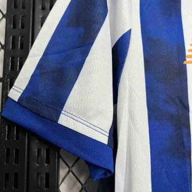 Equipamento de futebol do Porto para jogos em casa, 24-25