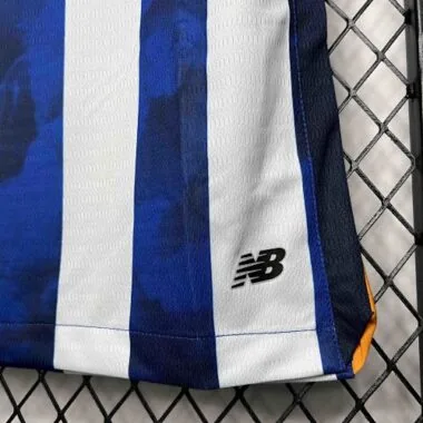 Equipamento de futebol do Porto para jogos em casa, 24-25