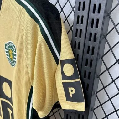 Camisola de futebol retro do equipamento de deslocado do 03-04 de Lisboa