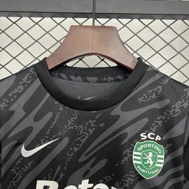 25-26 Sporting Lissabon Keepersset voor kinderen – Zwart voetbalshirt