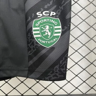 25-26 Sporting Lissabon Keepersset voor kinderen – Zwart voetbalshirt