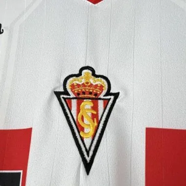 Camisola de futebol retro do Sporting de Gijón (equipa visitante) da época 96-97