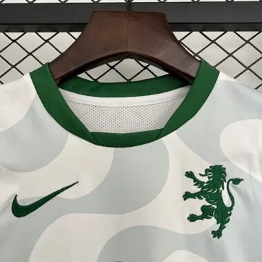 25-26 Sporting Lissabon derde jeugdtenue voetbalshirt