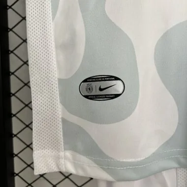 25-26 Sporting Lissabon derde jeugdtenue voetbalshirt