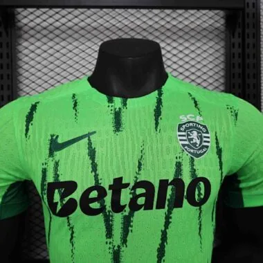 24-25 Lisbona in trasferta, versione verde per giocatori, calcio
