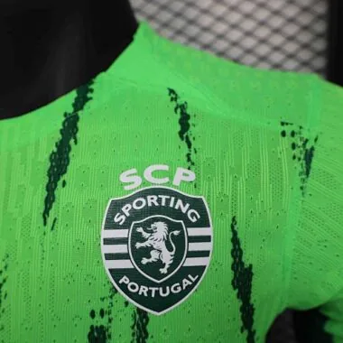 24-25 Lisbona in trasferta, versione verde per giocatori, calcio