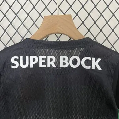 Equipamentos infantis para jogos em casa do Sporting de Lisboa 24-25 - Roupa de futebol para jovens