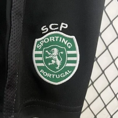 Equipamentos infantis para jogos em casa do Sporting de Lisboa 24-25 - Roupa de futebol para jovens