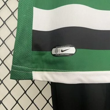 Equipamentos infantis para jogos em casa do Sporting de Lisboa 24-25 - Roupa de futebol para jovens