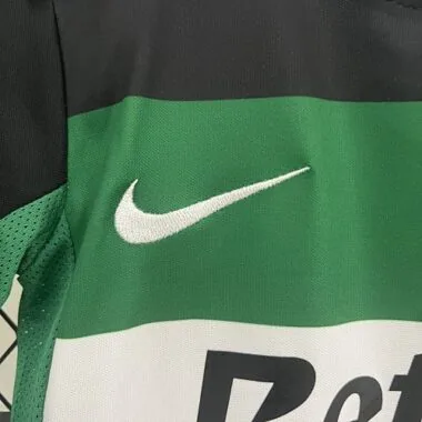 Equipamentos infantis para jogos em casa do Sporting de Lisboa 24-25 - Roupa de futebol para jovens