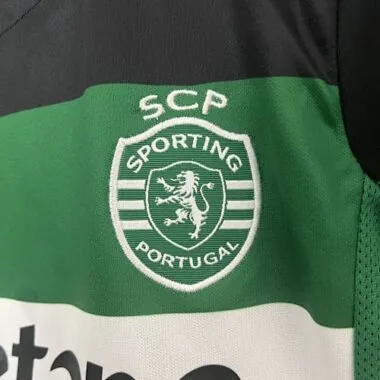 Equipamentos infantis para jogos em casa do Sporting de Lisboa 24-25 - Roupa de futebol para jovens