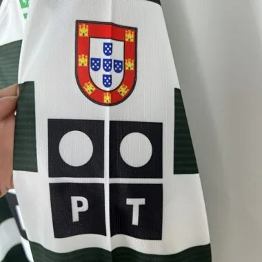 01-03 Maglia da calcio vintage a maniche lunghe dello Sporting Lisbona, divisa da casa in stile retrò