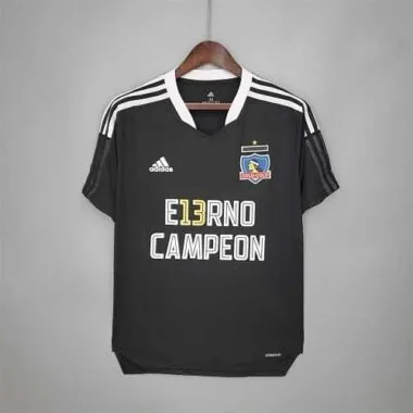 Colo-Colo 13-time champion version away