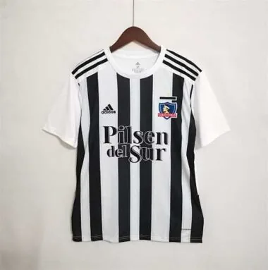 Colo Colo black and white vertical bars