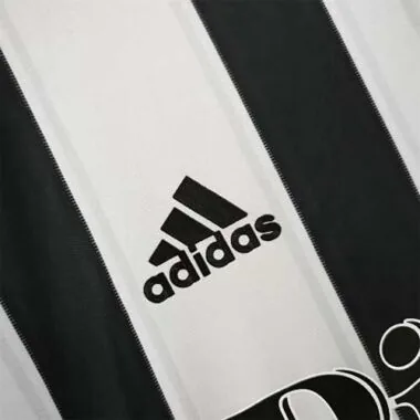 Colo Colo black and white vertical bars