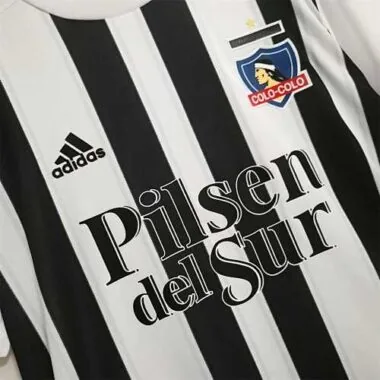 Colo Colo black and white vertical bars