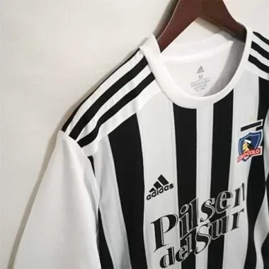 Colo Colo black and white vertical bars