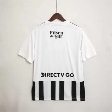 Colo Colo black and white vertical bars