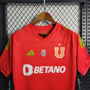 23-24 Portiere della squadra "Red" dell'Università del Cile