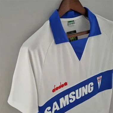 93 La Católica home