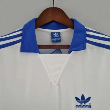 84 La Católica thuis