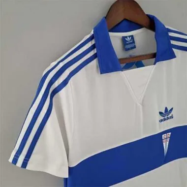 84 La Católica thuis