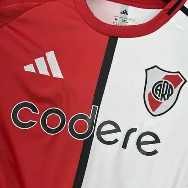 Equipación local de fútbol del River Plate 25-26