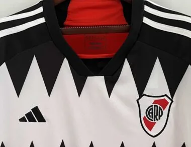 23-24 River Plate (trasferta) S-4XL: maglie da calcio a prezzi convenienti