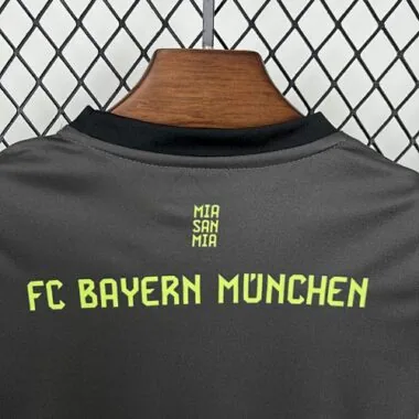 25-25 Bayern Munich Black Goalkeeper Kid Kits Youth Apparels