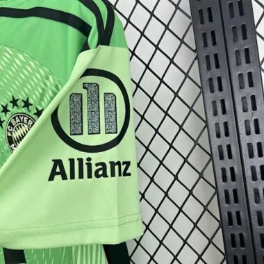 25-26 Camisa verde de guarda-redes do Bayern de Munique - Equipamento de futebol