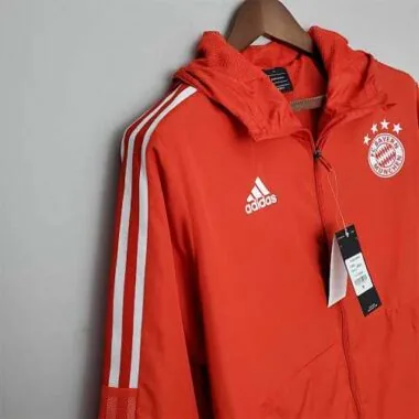 Cazadora roja del Bayern, temporadas 22-23