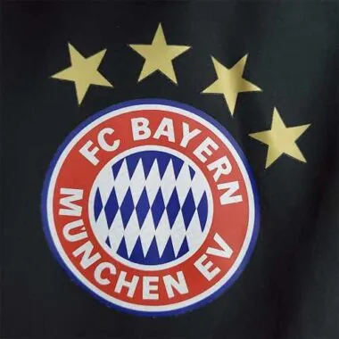 22-23 Bayern black windbreaker