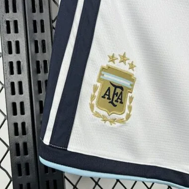 Camiseta de fútbol de Argentina para el Mundial de 2026: equipación local con pantalones cortos