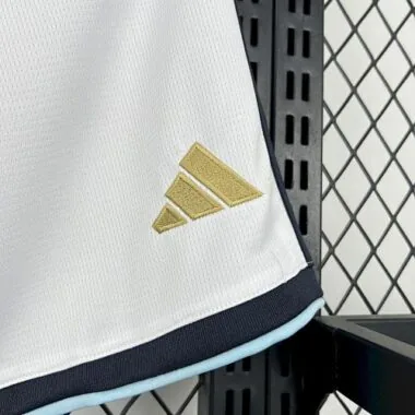 Camiseta de fútbol de Argentina para el Mundial de 2026: equipación local con pantalones cortos