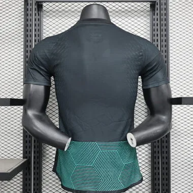 Maglia da calcio 2024 degli Emirati Arabi Uniti, versione da trasferta, modello da giocatore