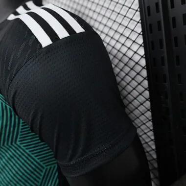 Maglia da calcio 2024 degli Emirati Arabi Uniti, versione da trasferta, modello da giocatore