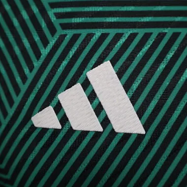 Maglia da calcio 2024 degli Emirati Arabi Uniti, versione da trasferta, modello da giocatore