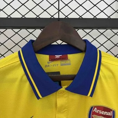 13-14 Divisa da trasferta dell'Arsenal in stile retrò