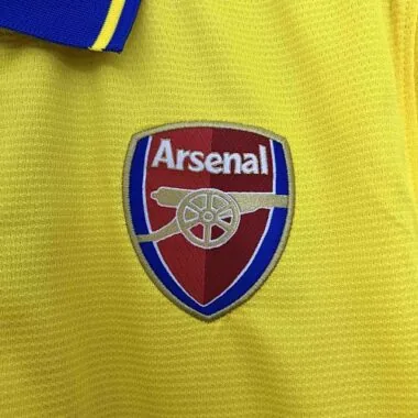 13-14 Divisa da trasferta dell'Arsenal in stile retrò