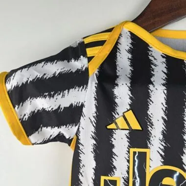 23-24 Juventus baby home size 9-12 best soccer jersey